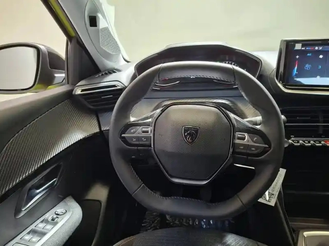 Peugeot 208 turbo 100 ch bvm6 — photo 13