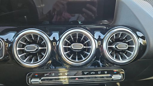 Mercedes Classe GLA 250e 218 EQ Power 8G-DCT - AMG Line – 2023 – 12821 km – Hybride rechargeable – Boîte Automatique — photo 19