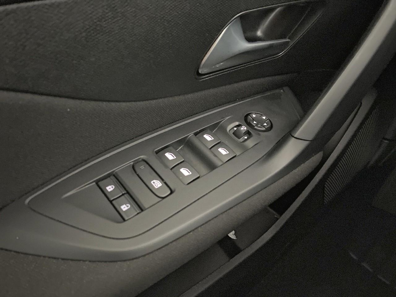 Peugeot 308 hybrid 145 e-dcs6 style — photo 20