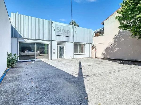 Local 255 m² Valence