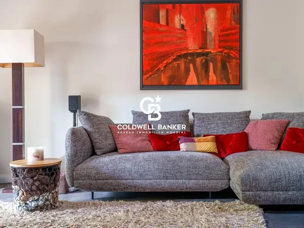 TOURS - MAISON FAMILIALE DE 250 M² - 6 CHAMBRES - AVEC JARDIN ET STATIONNEMENT