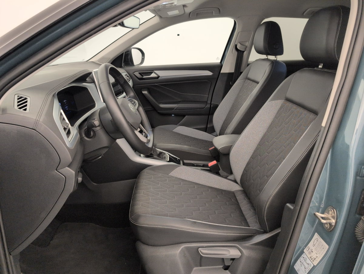 Volkswagen T-Roc — photo 16
