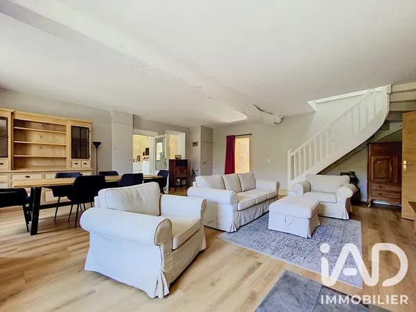 Maison 8 pièces 231 m²