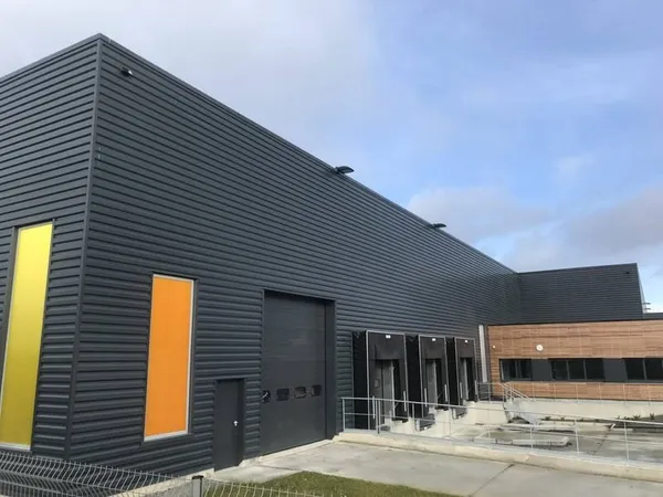 Entrepôt 3140 m²