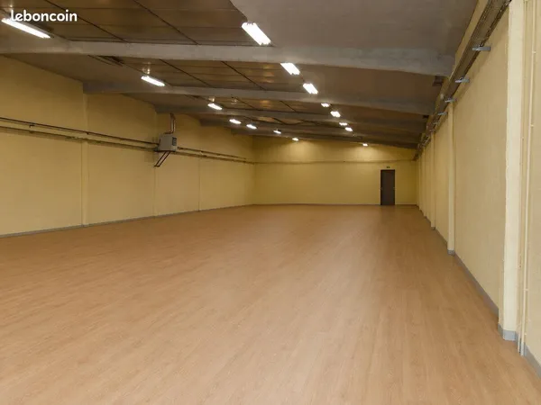 Local commercial 545 m² BRIE-COMTE-ROBERT