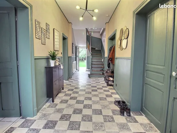 Maison 7 pièces 240 m²