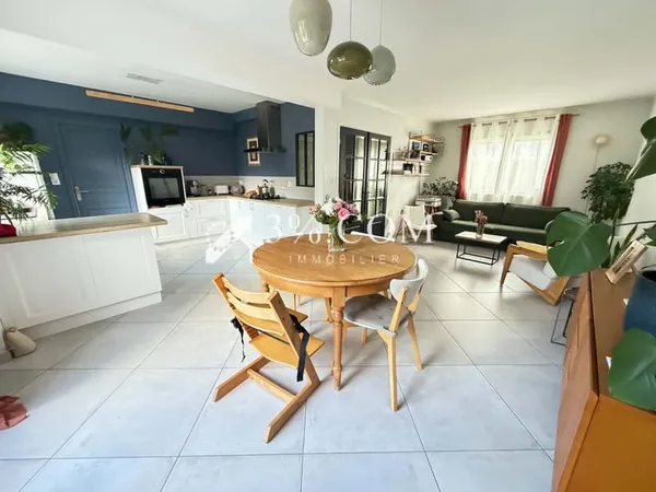 MAISON DE LOTISSEMENT EN IMPASSE 90 m2 3 CH GARAGE JARDIN