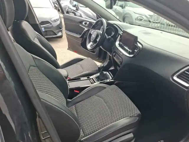 Kia Xceed 1.5l t-gdi 160 ch bvm6 — photo 3