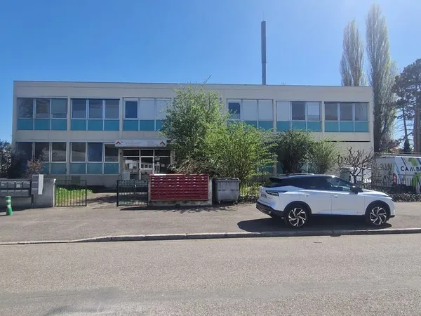 Locaux professionnels, bureaux ou ateliers