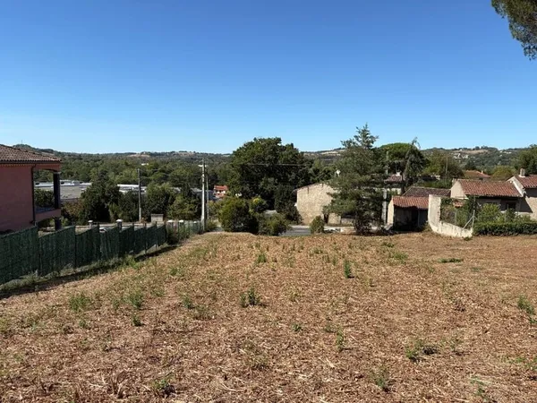 Terrain 1824 m²