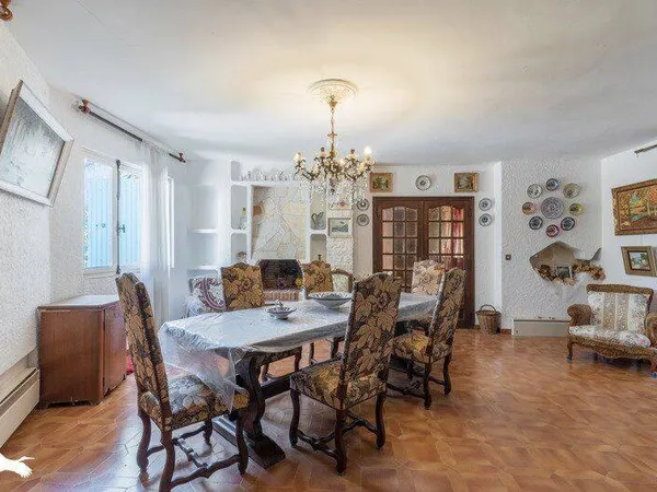 Maison 8 pièces 211 m²