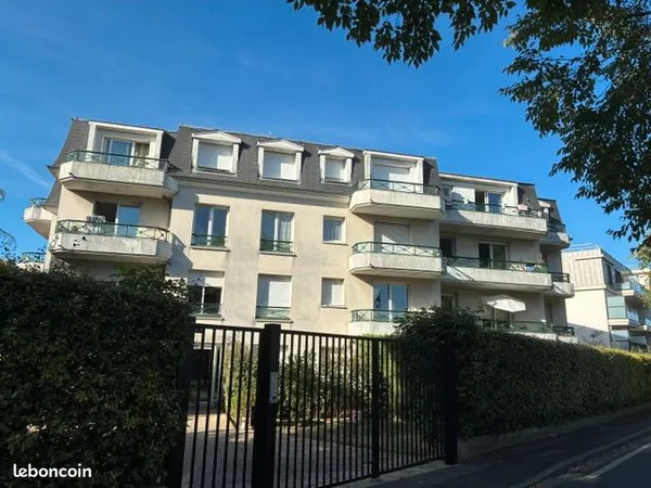 Studio 23 m2 etage 2/3 + cave et parking