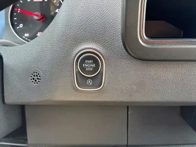 Mercedes Sprinter 317 cdi fourgon 37s l2h2 170ch — photo 39