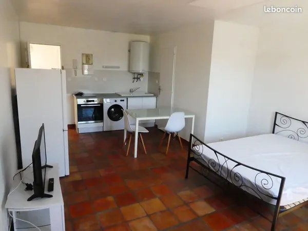 Niort - Rue du vieux fourneau - T1 meublé de 26 m² avec lave linge - Libre