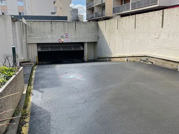 Location place de parking couverte et sécurisée