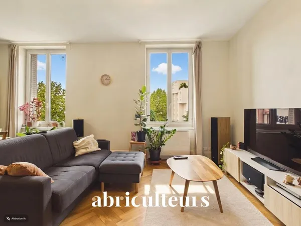 Lumineux appartement traversant 3 pièces avec cave, grenier et buanderie - Monplaisir, Lyon 3