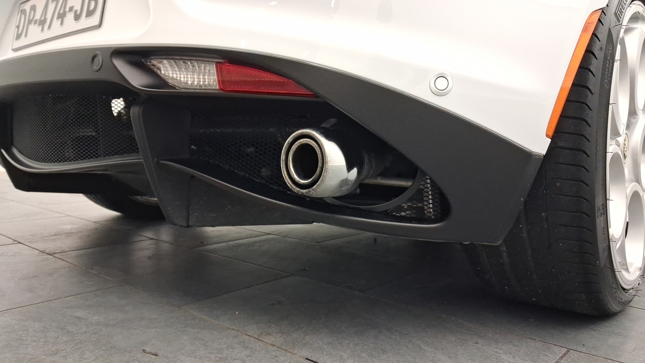 Alfa Romeo 4C 1750 Tbi 240 ch TCT — photo 15