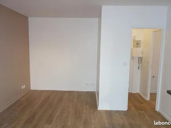Studio 1 pièce 28 m²