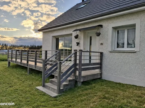 Maison Moderne de 2015 avec Terrasse en Bois