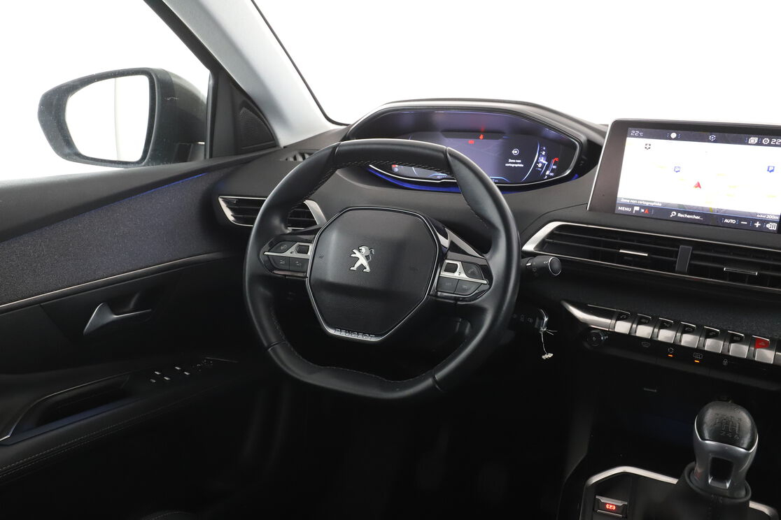 Peugeot 3008 1.2 PureTech Allure — photo 12