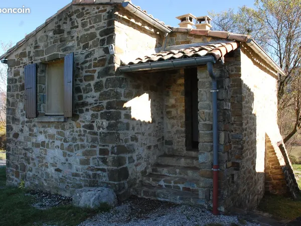 T2 Sainte-Jalle Maison indépendante + Grand Jardin