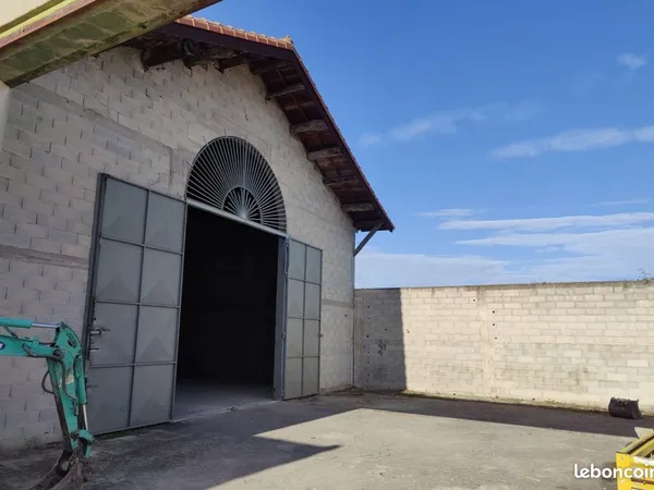 Hangar 220m2 + 400m2 terrain