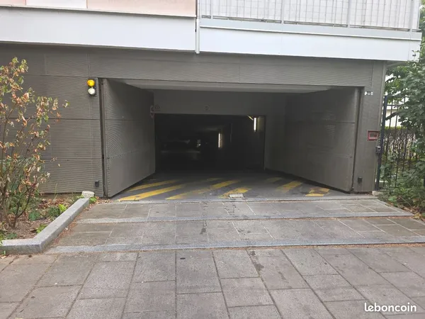 Double place de parking sécurisée - Quartier Atlantis