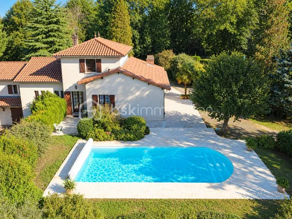 Maison 10 pièces 210 m²