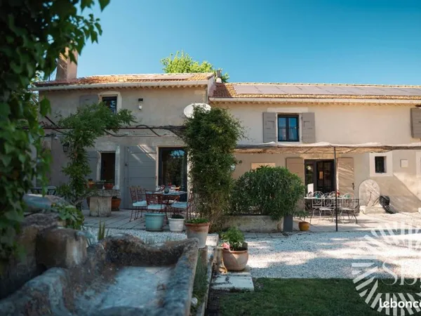 Mas 8 pièces 275 m²