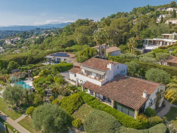 MOUGINS - VILLA VUE MER - PROCHE CANNES