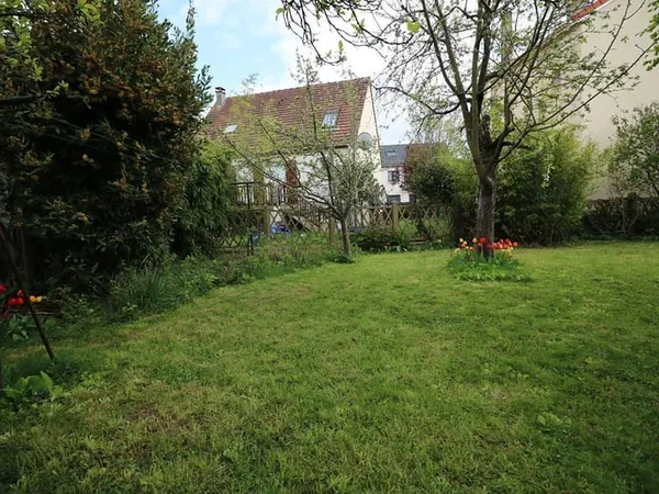 Terrain à bâtir de 340 m² à SAVIGNY-SUR-ORGE (91)