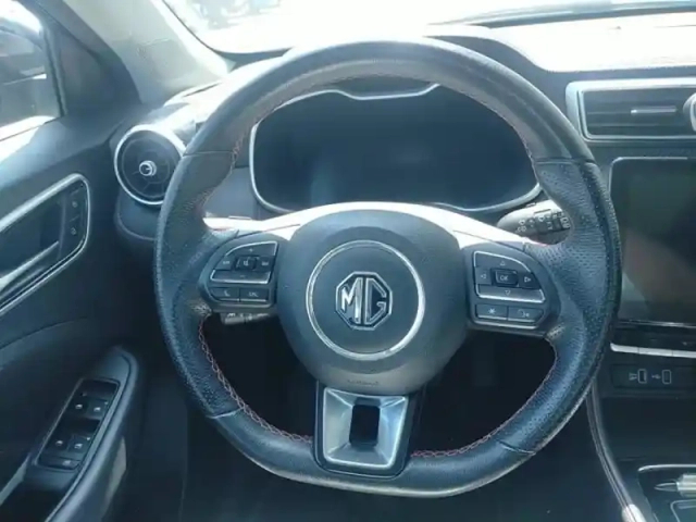 Mg Zs ev 156ch - 70kwh luxury — photo 8