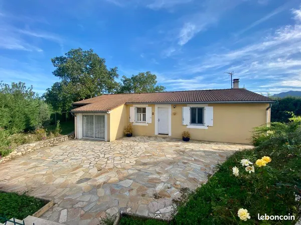 Maison plain-pied 145 m² - 4 chambres - Terrain 1 735 m²