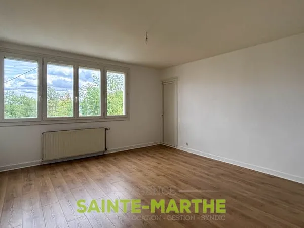 Niort, appartement 3 chambres, balcon, garage.