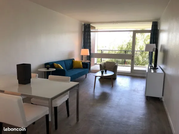 2 pièces 64m2 avec loggia 11m2 dans parc et gardien