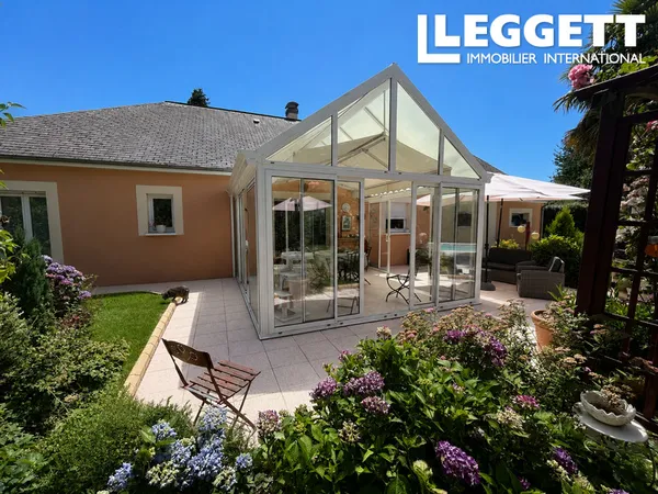 Maison élégante et confortable de 4 chambres, située dans un coin tranquille, avec piscine, véranda 