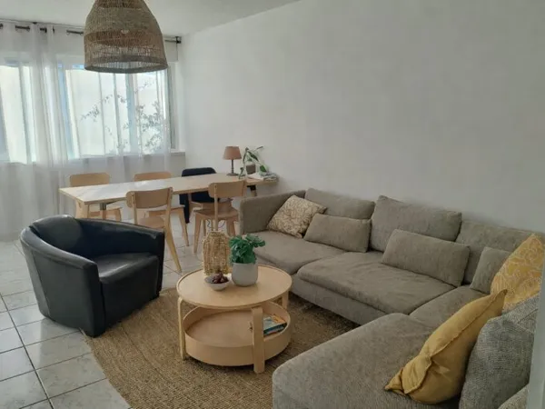 Loue chambre dans appartement