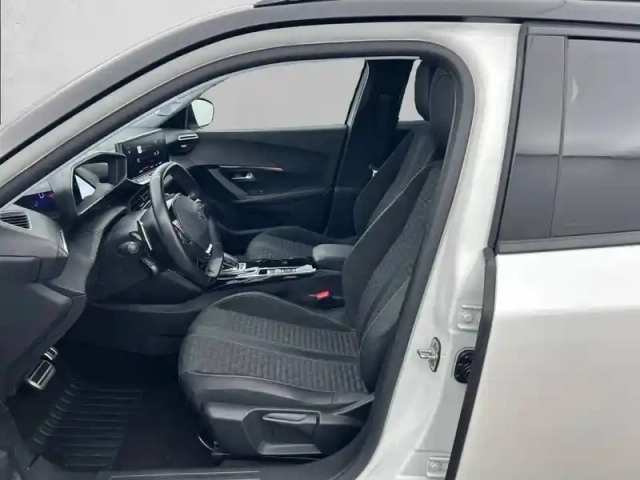 Peugeot 2008 puretech 130 s&amp;s eat8 — photo 11
