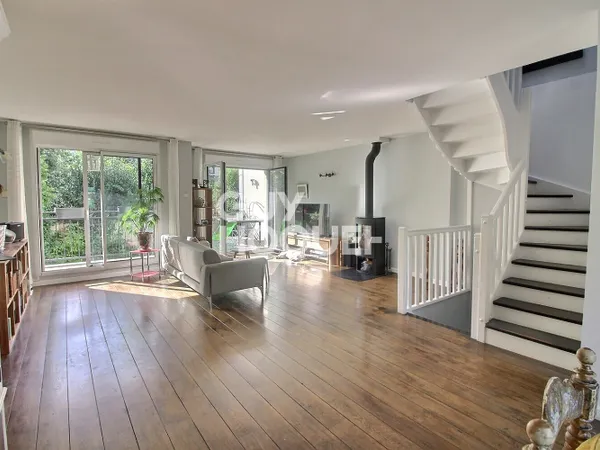 Maison récente de 6 pièces à vendre à Suresnes - Confort et calme assurés !