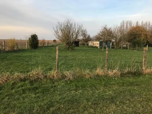 Terrain 813 m²