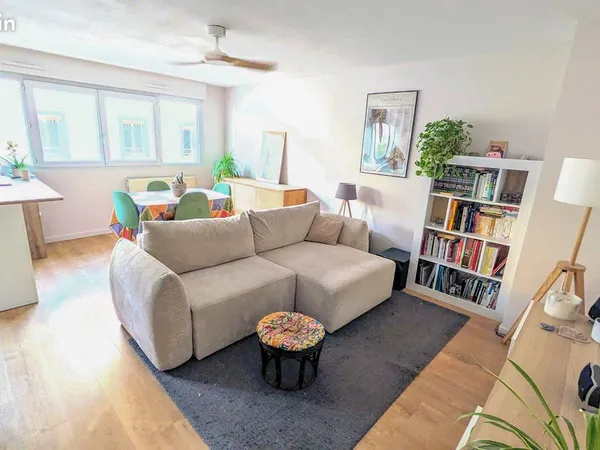 T3 RÉNOVÉ 60m² + PARKING - Gerland/Jean Jaurès - 284 000 euros