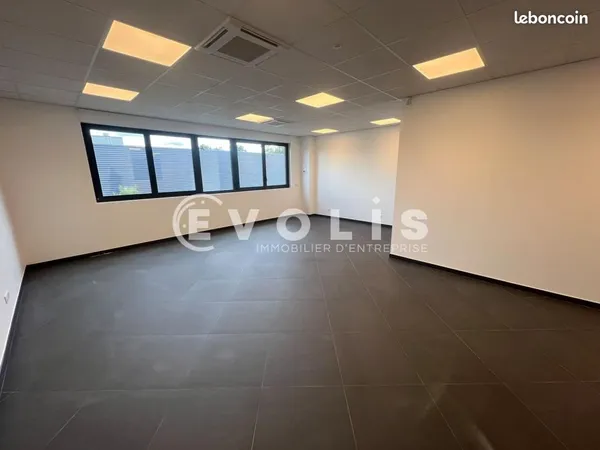 Bureau 140 m²