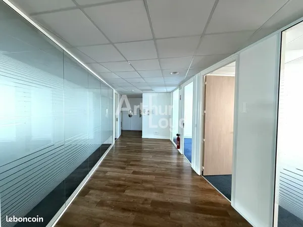 Bureaux 184 m² SAINT BENOIT