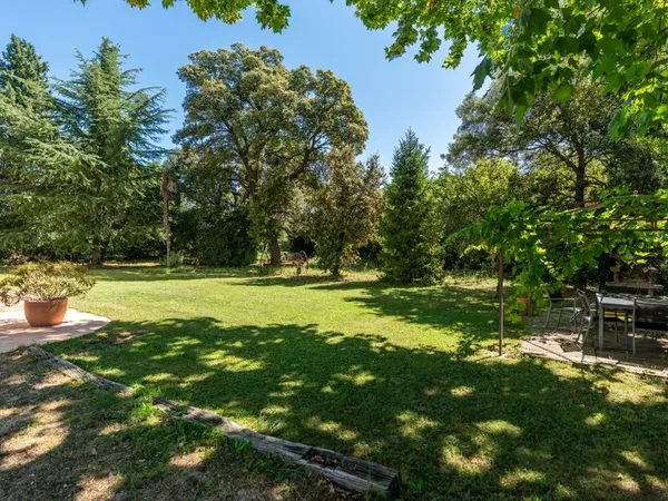 Vends maison - 268 m² - 9 pièces, 6 chambres - Mouriès 13890