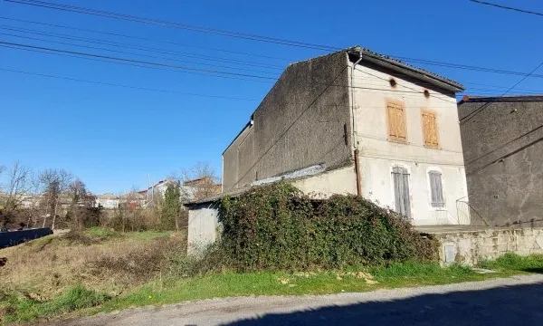 A VENDRE PAMIERS MAISON A RENOVER ENTIEREMENT AVEC GRAND TERRAIN
