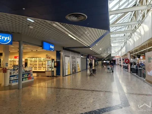 Local 136m2 - Très bien placé - Allée centrale