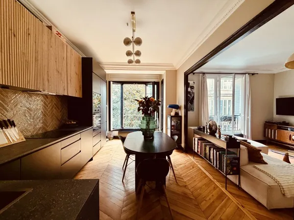 Vends appartement haussmannien rénové