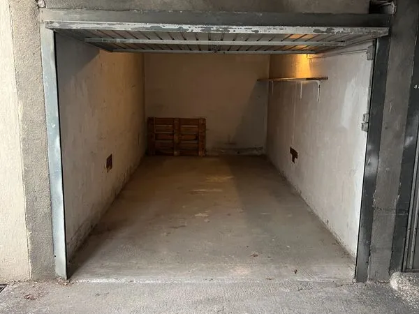 GARAGE / BOX fermé à louer