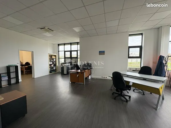 Bureau 131 m²