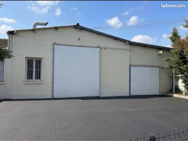À LOUER - ENTREPÔT / LOCAL D'ACTIVITÉ 800 m² - TERRAIN CLOS 2 926 m² - CUVILLY (A1)